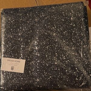 NWT Aviva Stanoff blanket with Black Speckled